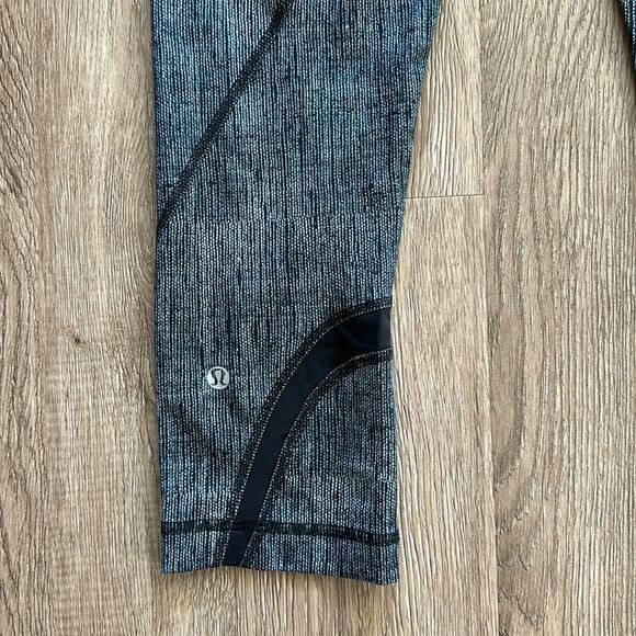 Lululemon Run Inspire II Crop Leggings Burlap Texture Dune/Black 6 Mid Rise - Picture 6 of 7